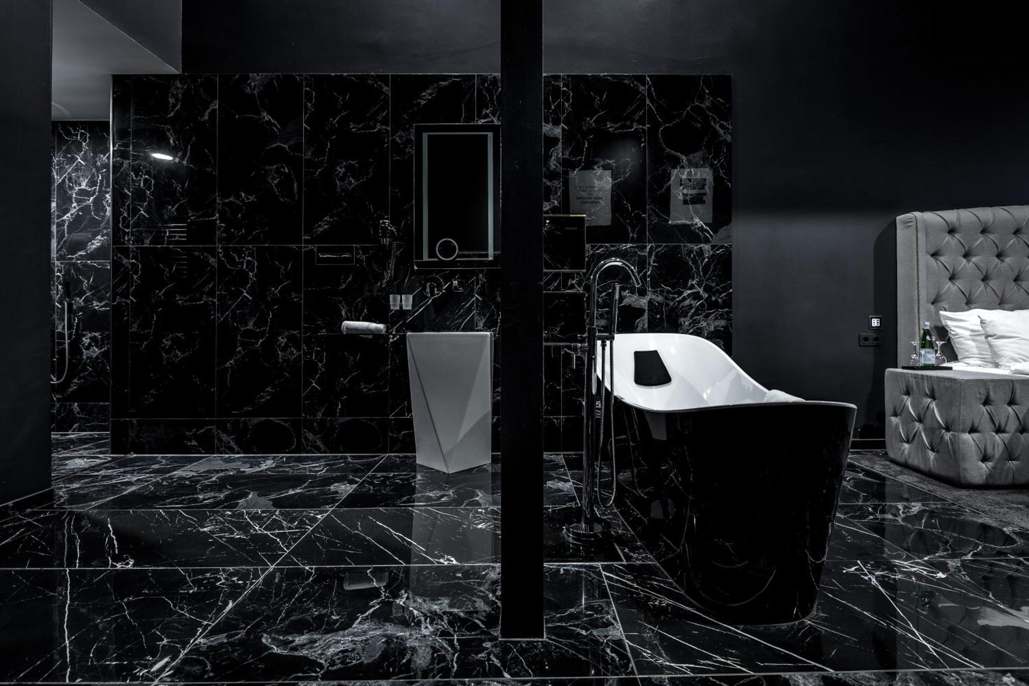 Отель Black 4*